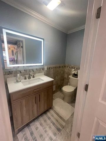 11 Benjamin Place, Pequannock Township, NJ 07440