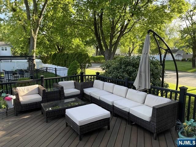 11 Benjamin Place, Pequannock Township, NJ 07440