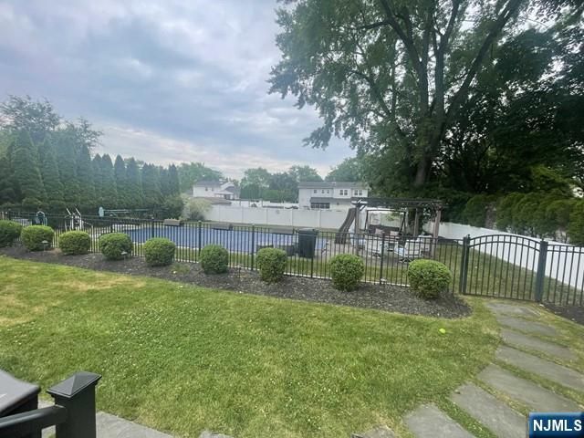 11 Benjamin Place, Pequannock Township, NJ 07440