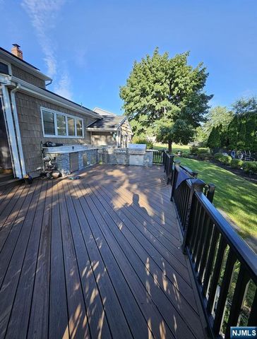 11 Benjamin Place, Pequannock Township, NJ 07440
