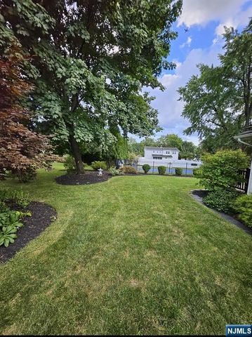 11 Benjamin Place, Pequannock Township, NJ 07440