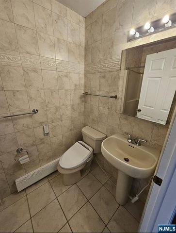 11 Benjamin Place, Pequannock Township, NJ 07440