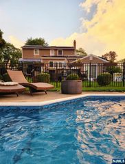 11 Benjamin Place, Pequannock Township, NJ 07440
