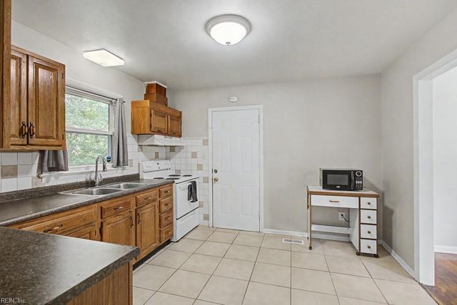 608 Cromer CT, Hampton, VA 23661