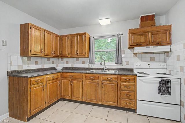 608 Cromer CT, Hampton, VA 23661