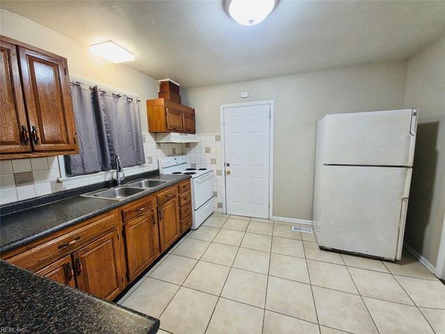 608 Cromer CT, Hampton, VA 23661