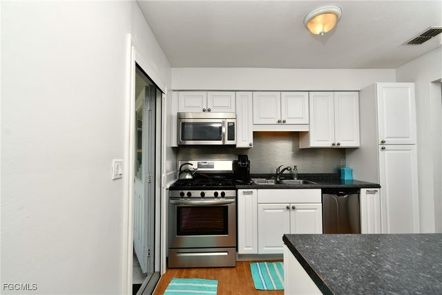 40 Heath Aster LN, Lehigh Acres, FL 33936