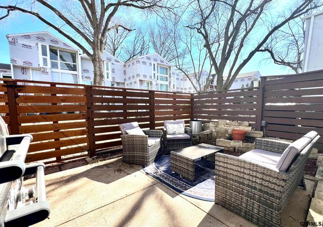 1617 N 109 Plaza, Omaha, NE 68154
