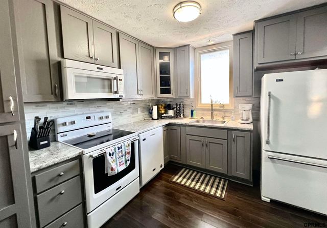 1617 N 109 Plaza, Omaha, NE 68154