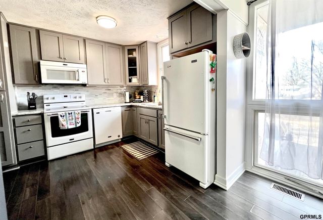 1617 N 109 Plaza, Omaha, NE 68154