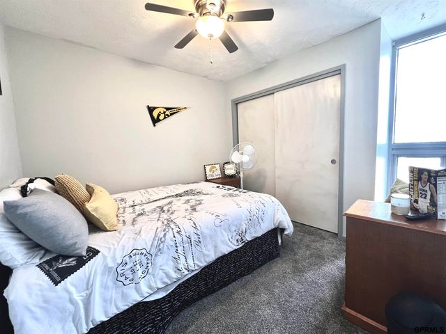 1617 N 109 Plaza, Omaha, NE 68154