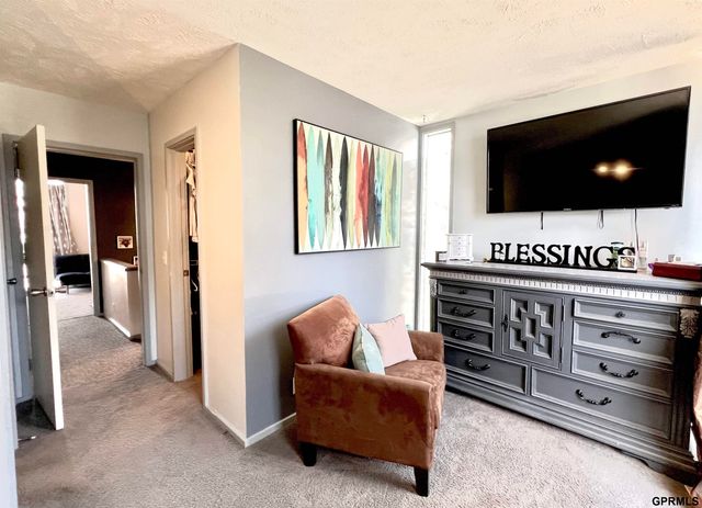 1617 N 109 Plaza, Omaha, NE 68154
