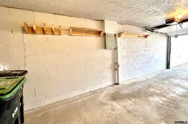 1617 N 109 Plaza, Omaha, NE 68154