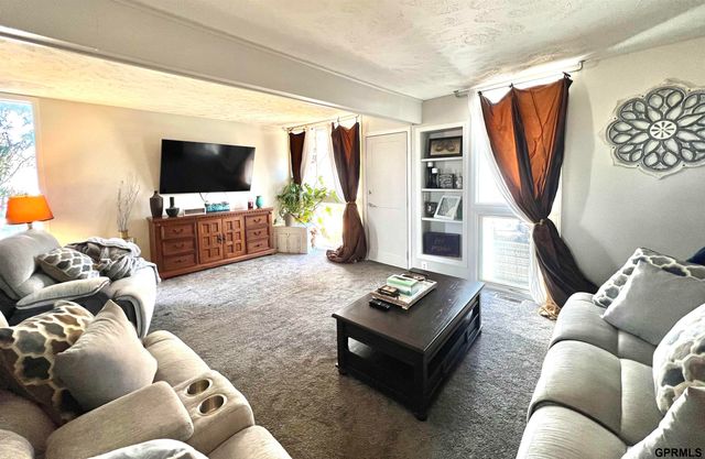 1617 N 109 Plaza, Omaha, NE 68154