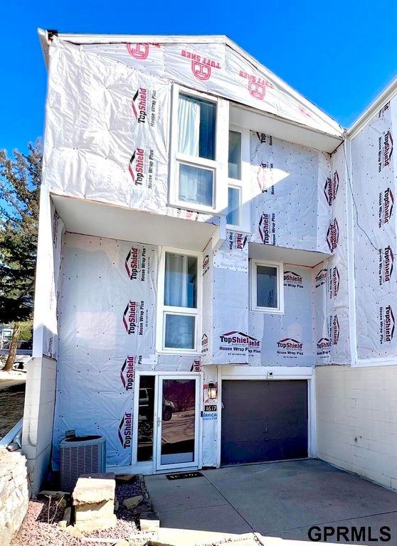 1617 N 109 Plaza, Omaha, NE 68154
