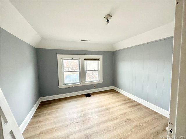 173 Coleman Street 3rd floor, Bridgeport, CT 06604