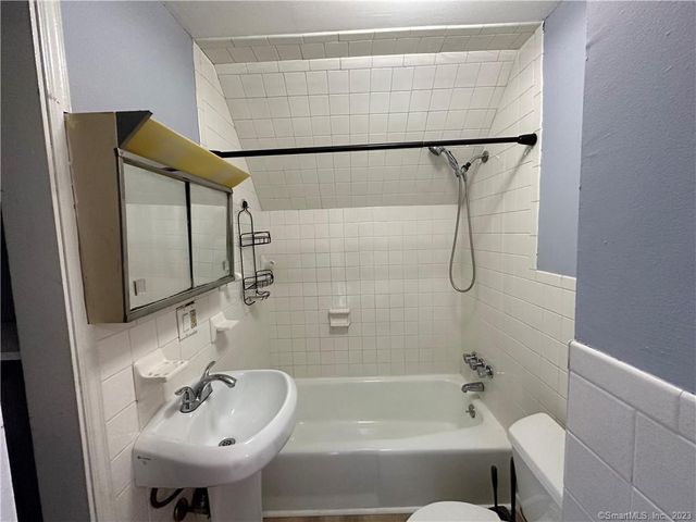 173 Coleman Street 3rd floor, Bridgeport, CT 06604