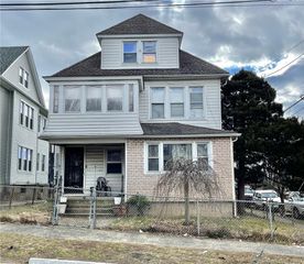 173 Coleman Street 3rd floor, Bridgeport, CT 06604