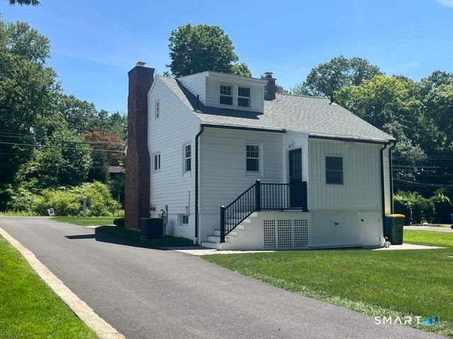 1094 Chase Parkway, Waterbury, CT 06708