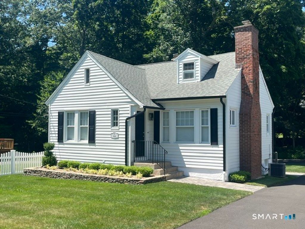 1094 Chase Parkway, Waterbury, CT 06708