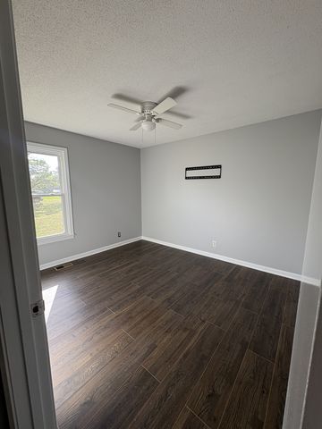 1494 Sunshine Dr, Clarksville, TN 37042