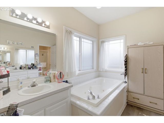 1757 LAMBERT St Nw, Salem, OR 97304