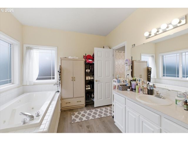 1757 LAMBERT St Nw, Salem, OR 97304