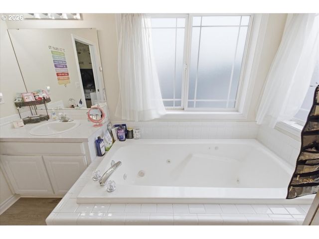 1757 LAMBERT St Nw, Salem, OR 97304