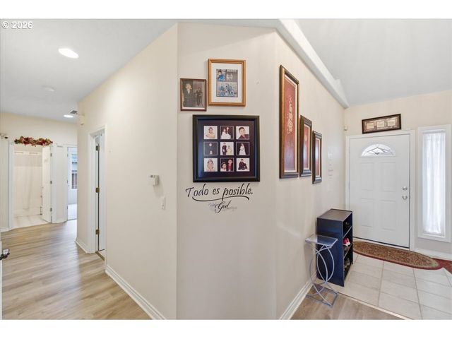 1757 LAMBERT St Nw, Salem, OR 97304