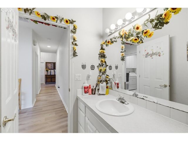 1757 LAMBERT St Nw, Salem, OR 97304