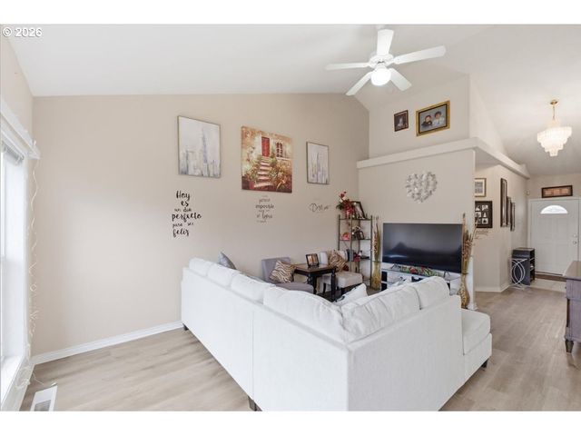 1757 LAMBERT St Nw, Salem, OR 97304