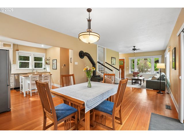 620 12TH St, Oregon City, OR 97045