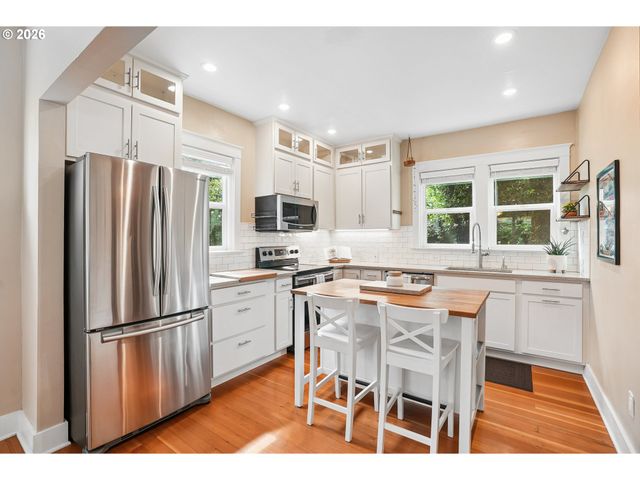 620 12TH St, Oregon City, OR 97045