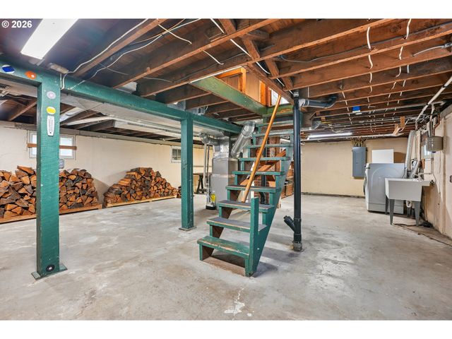 620 12TH St, Oregon City, OR 97045
