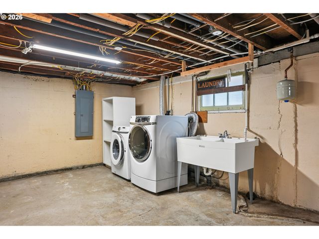 620 12TH St, Oregon City, OR 97045