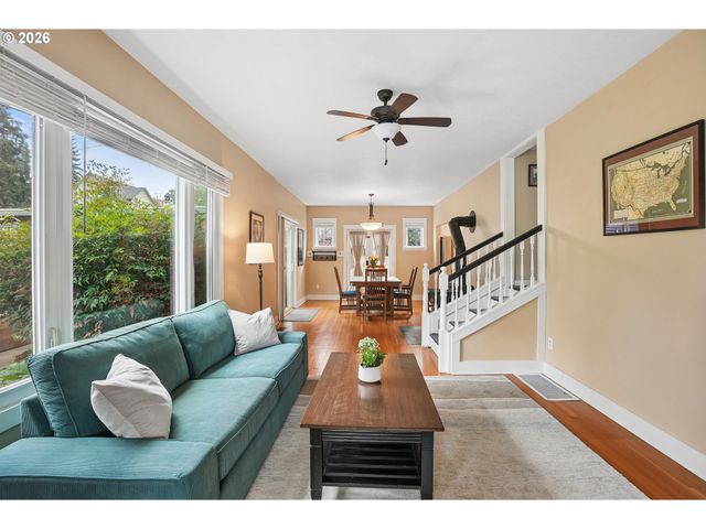 620 12TH St, Oregon City, OR 97045