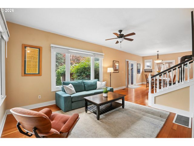 620 12TH St, Oregon City, OR 97045