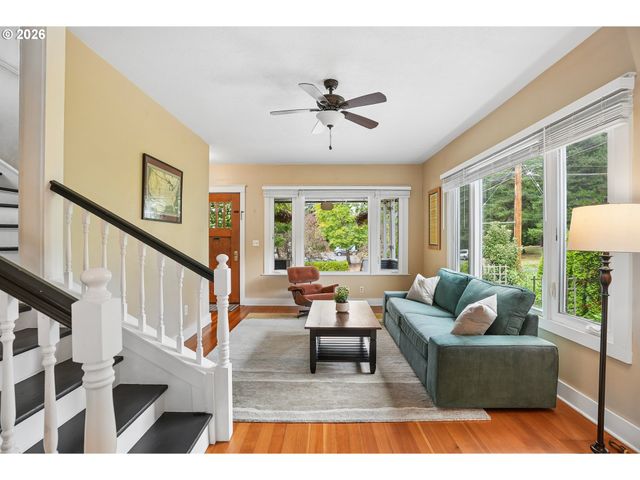 620 12TH St, Oregon City, OR 97045