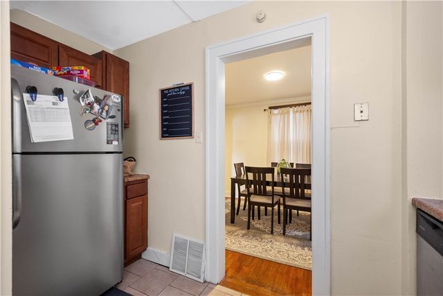 1647 Oakhurst St, Carrick, PA 15210