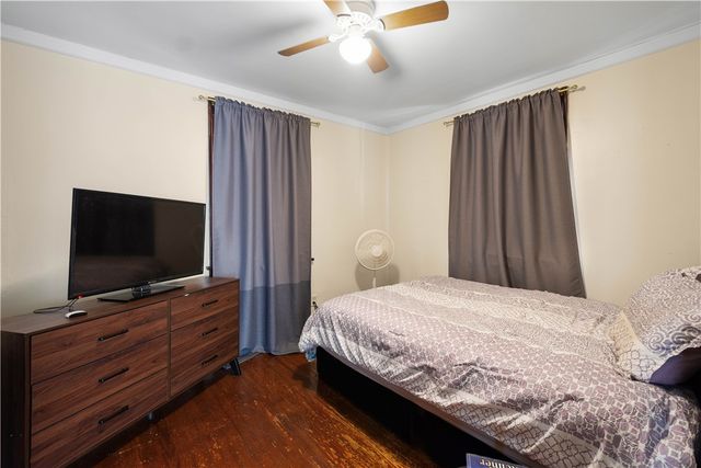 1647 Oakhurst St, Carrick, PA 15210