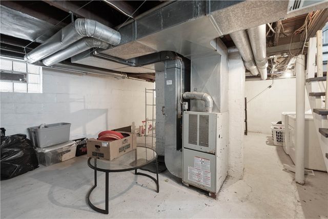 1647 Oakhurst St, Carrick, PA 15210