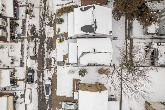 1647 Oakhurst St, Carrick, PA 15210