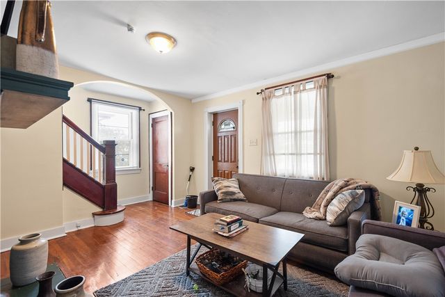 1647 Oakhurst St, Carrick, PA 15210