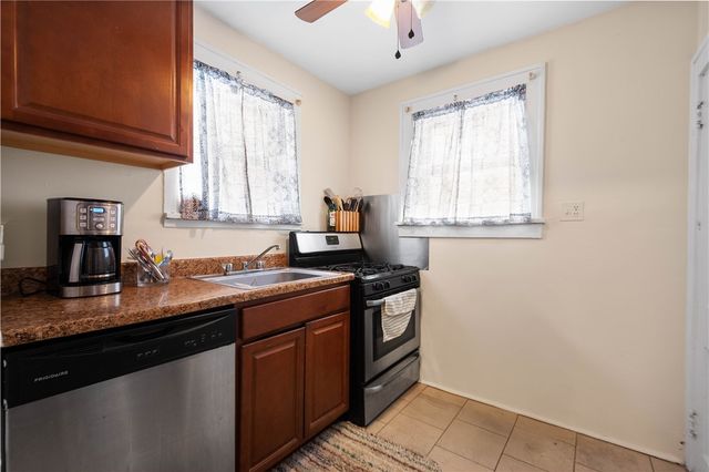 1647 Oakhurst St, Carrick, PA 15210