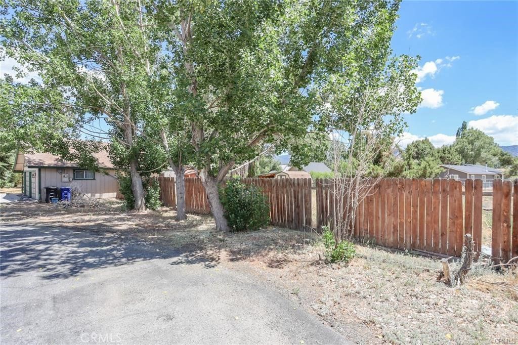 Image 3 of property listing at 328 Grenfall, Big Bear City, CA 92314