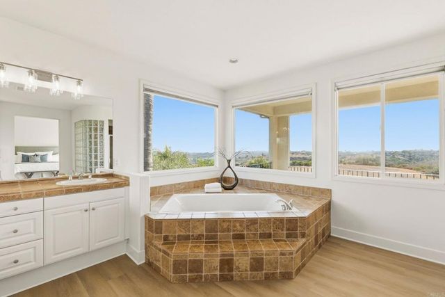 6223 Paseo Colina, Carlsbad, CA 92009