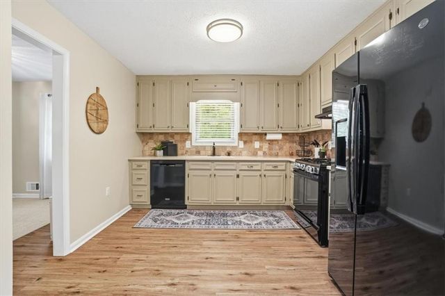 271 Deidra Drive SE, Mableton, GA 30126