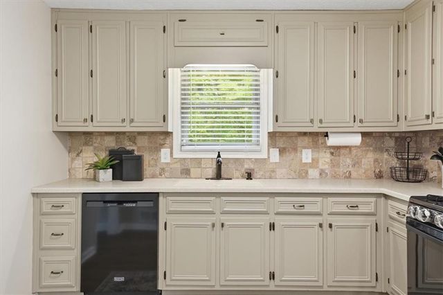271 Deidra Drive SE, Mableton, GA 30126