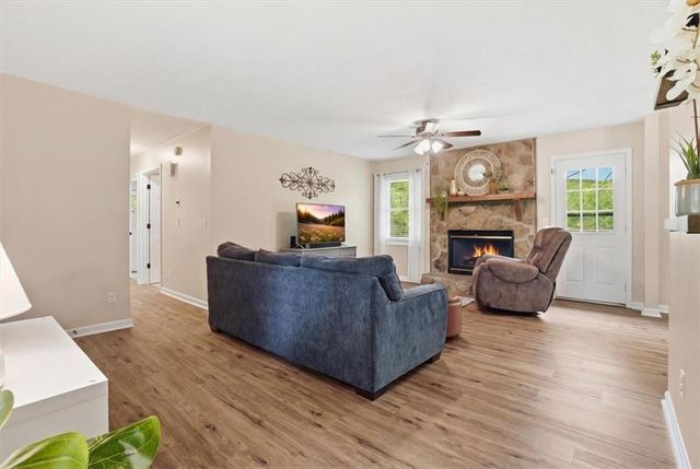271 Deidra Drive SE, Mableton, GA 30126