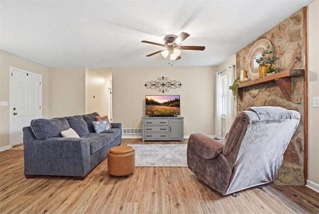 271 Deidra Drive SE, Mableton, GA 30126